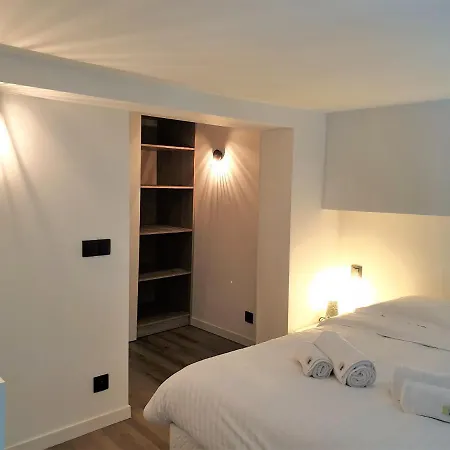 Duplex Centre 405